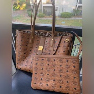 AUTHENTIC MCM REVERSIBLE LIZ SHOPPER IN VISETOS
